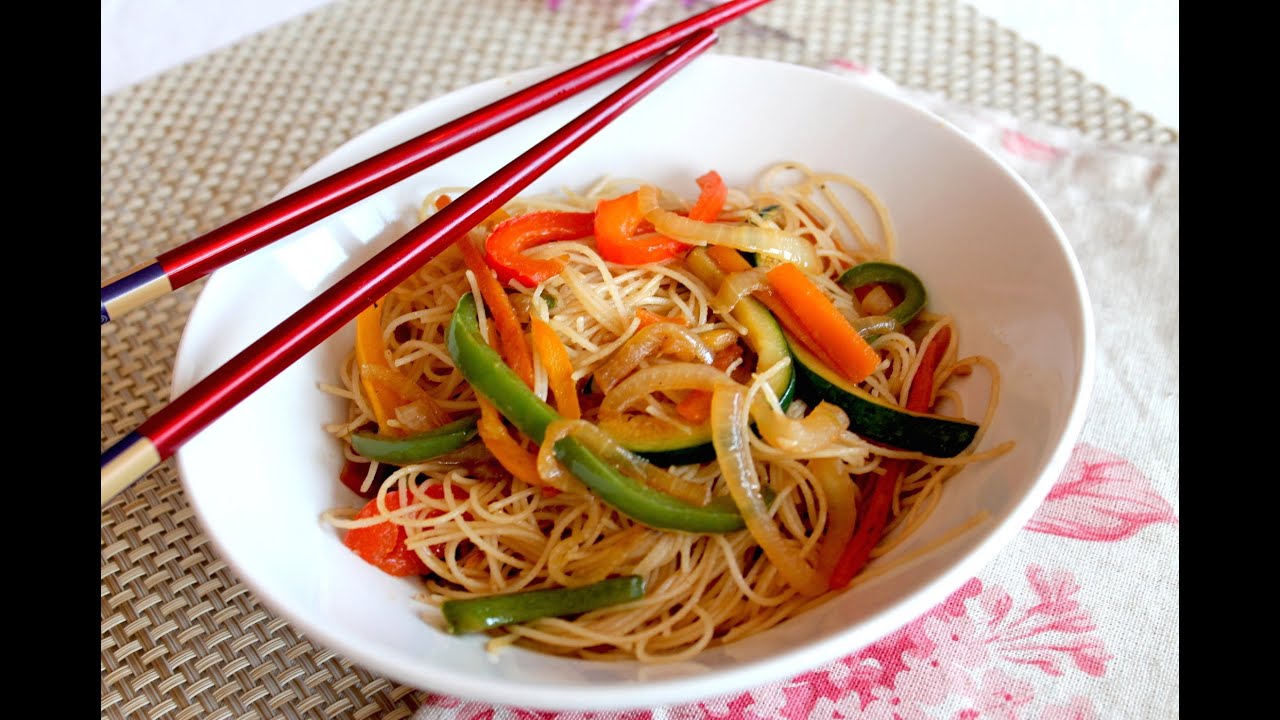 Wok de fideos de arroz chinos con verduras salteadas | Noodles veganos) 🍜🇨🇳