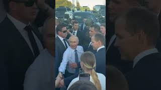 Veja putin aparece e veja a multidão que o espera #noticia #agora #foryou #war