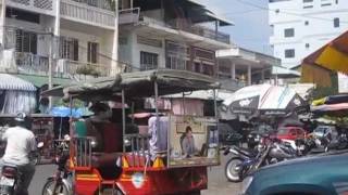 preview picture of video 'Tuk Tuk along Sisowath Quay'