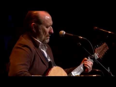 Colin Hay - Waiting In The Rain (eTown webisode #789 )