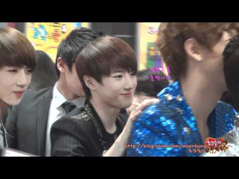 [Fancam] 120422 Exo-K Before Fansign -Suho