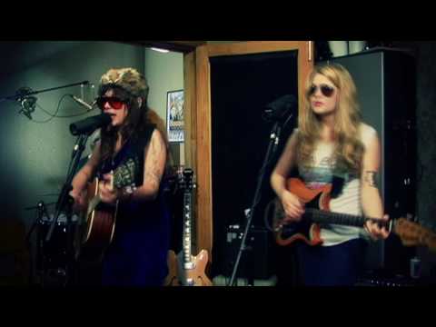 Those Darlins - "DUI Or Die" - Lake Fever Sessions