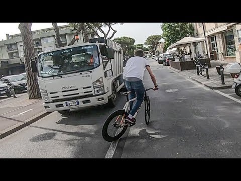 the ESSENCE of FIXEDGEAR - in the traffic - WOLFBOTTS