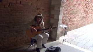 Eric Clapton - Tears in Heaven (amazing street singer in Venice, Italy)