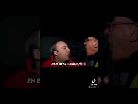 Borracho en calle hace reír a los policías. 😂