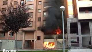 preview picture of video 'INCENDIO EN PLAZA BEREZIKOETXE - GALDAKAO'