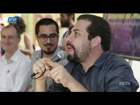 Candidato a presidência, Guilherme Boulos, cumpre agenda em Florianópolis