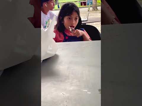 Adeeva mam ice cream sampai cemong