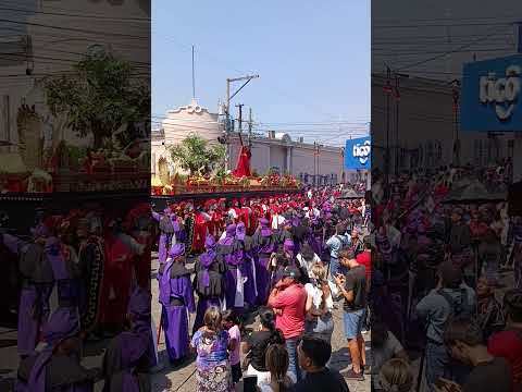 Viernes Santo Mazatenango Suchitepéquez. ya casi entra a la iglesia