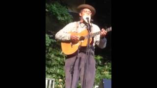Dom Flemons - Charmin Betsy