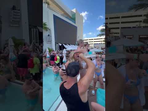 Insta eats first. #shorts #youtubeshorts #miami #poolpartymiami