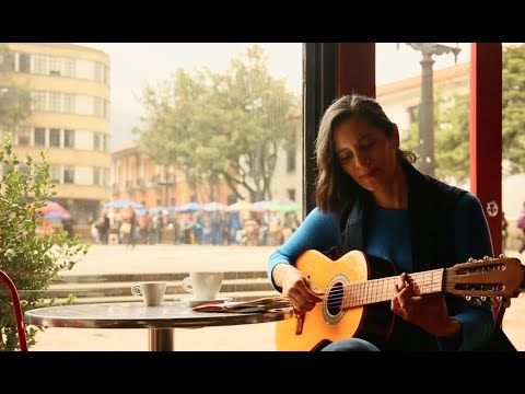 Mónica Giraldo - "Qué pena" - Bajo el mismo cielo - Lyric video