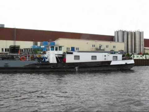 Vorbeifahrt Binnenschiff Karl - TMS - 04800290 auf der Hunte zu Tal Eisenbahnbrücke Oldenburg