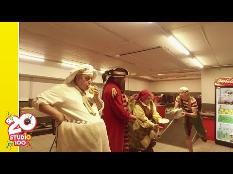 Studio 100 Mannequin Challenge