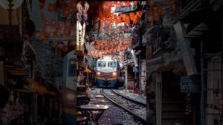 STREET TRAIN HANOI