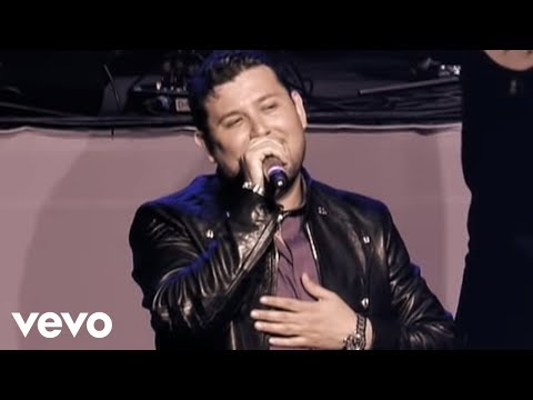 Roberto Tapia - Caminos Diferentes (En Vivo Nokia Theater Los Angeles 2010)