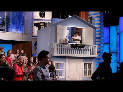 tWitchさんが新しいAirbnbハウスを案内してくれました。 (tWitch Gives a Tour of His New Airbnb House)