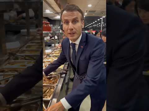 MACRON VIDE LE BUFFET À VOLONTÉ 😂🍗 #macron #manger #buffet #humour #gourmand