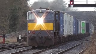 preview picture of video 'Irish Rail 071 loco 0117077 + IWT freight Liner - Kildare Station'