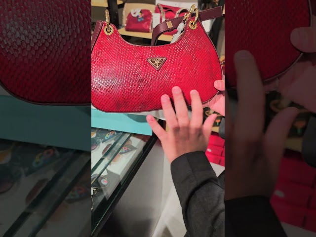 حقيبة برادا جلد رصاصي سنيك