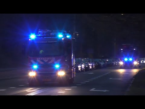 Brandweer Archipel en Leidschendam Voorburg met spoed naar een persoon te water in Den Haag