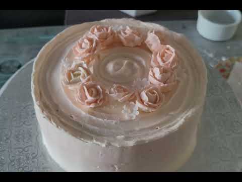 Cake decorating: Buttercream and fondant