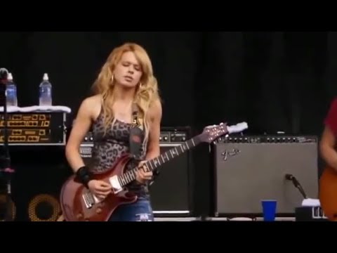Is...is that real? Orianthi's performance at the Crossroads Festival 2007 (HQ)