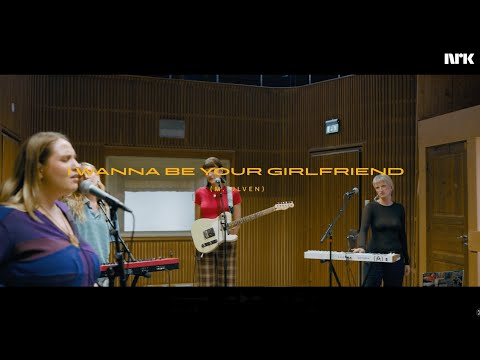 Girl Group - i wanna be your girlfriend (girl in red Cover - NRK-scenen)