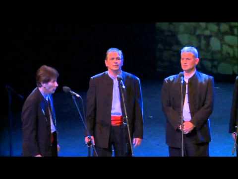 Muška klapa  Filip Dević - Na Merjan su drače (Splitska serenada, 2011. godina)