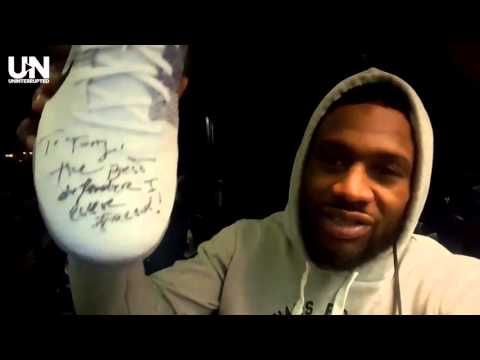 Kobe Bryant Signs Tony Allen's Shoes
