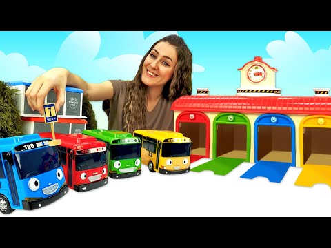 Autobuses infantiles en la Guardería Infantil. Tayo, el pequeño autobús. Vídeos de juguetes.
