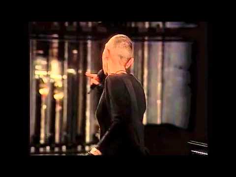 Brigitte Fontaine - D'ailleurs + Poème iranien (live 1994)