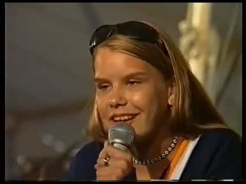 Ella Lahtinen - Hän on mun mukana