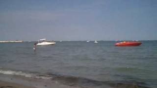 preview picture of video 'Spiaggia di S.Pietro in Volta - Intervento Guardia Costiera'