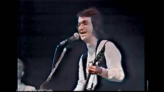 Serú Girán 1980. Mientras Miro Las Nuevas Olas en vivo canal 11. HD color. Audio mejorado.