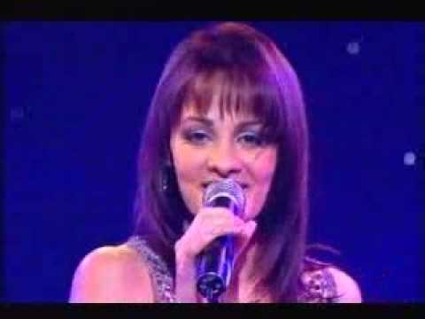 Cosima De Vito sings 