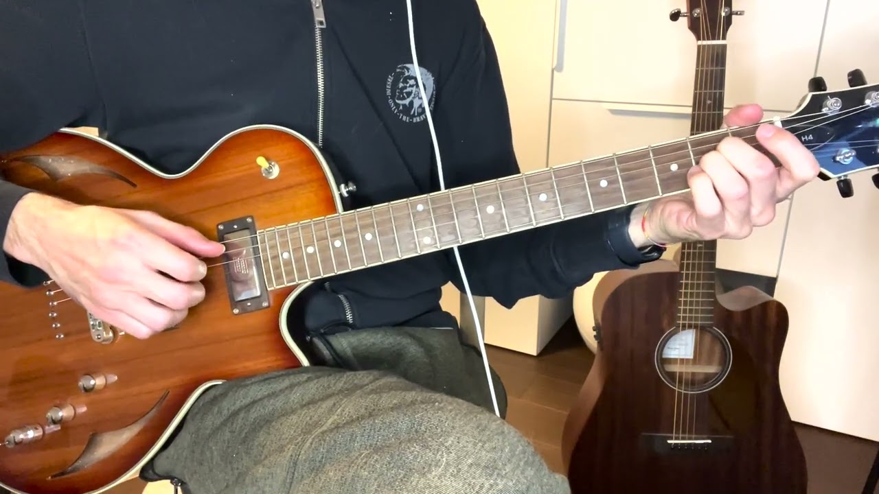 Roberto Barlocci playing You Are My Sunshine as a fingerstyle chord-melody on solo guitar