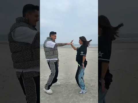 Bogdan DLP si Cristina Pucean fac Macarena pe plaja