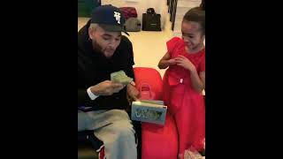 Chris Brown gives cash to Royalty 🤯