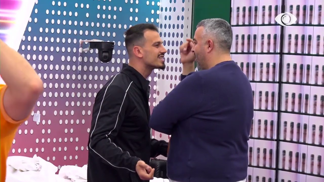 “Ti je i degraduari i shoqërisë”/ Mateo-Rogertit: E sheh gjithë Shqipëria çfarë ordineri je