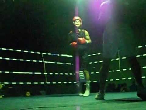 pelea de claudio bustamante (exivicion)