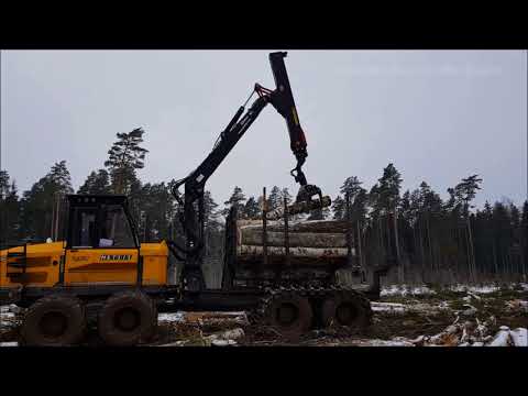Logging with Metsis 608F in winter forest.