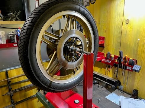 Probleme beim Räder wuchten, Honda CB900 F2 , schlechte Qualität der neuen Auswucht-Vorrichtung