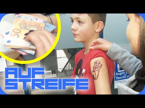 Tim shocks his mother with a tattoo and €500! | On Patrol | SAT.1