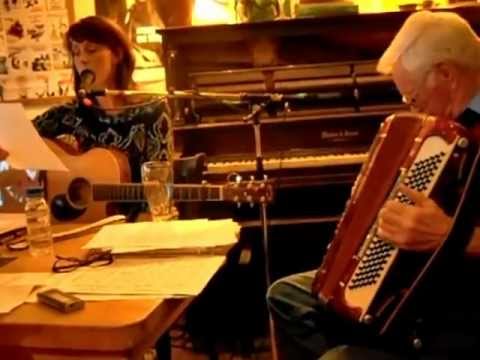 Laine Sings Foggy Foggy Dew