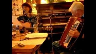 Laine Sings Foggy Foggy Dew