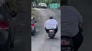 Download lagu Video Lucu Terbaru || Orang Gemuk Naik Motor mp3