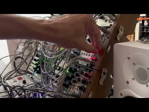 67 Techno groove, filling beats of DOTS with 4TTEN, spectrum is screaming !