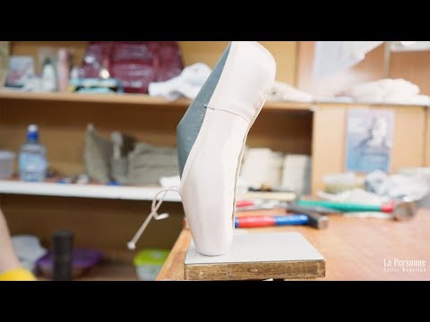 download lagu mp3 mp4 R Class Ballet Shoes, download lagu R Class Ballet Shoes gratis, unduh video klip R Class Ballet Shoes