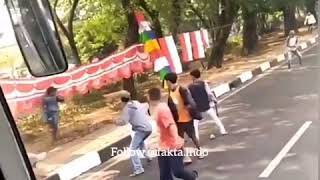 Download lagu NJ Mania vs The Jak - Kejadian didaerah pasar rebo... Endingnya itu loh wkwk mp3